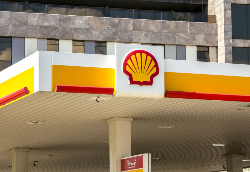 Why did activist investor Elliott build a short position in Shell stock?