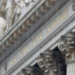 OXLC stock yields 22% and beats S&P 500: is it a good buy?