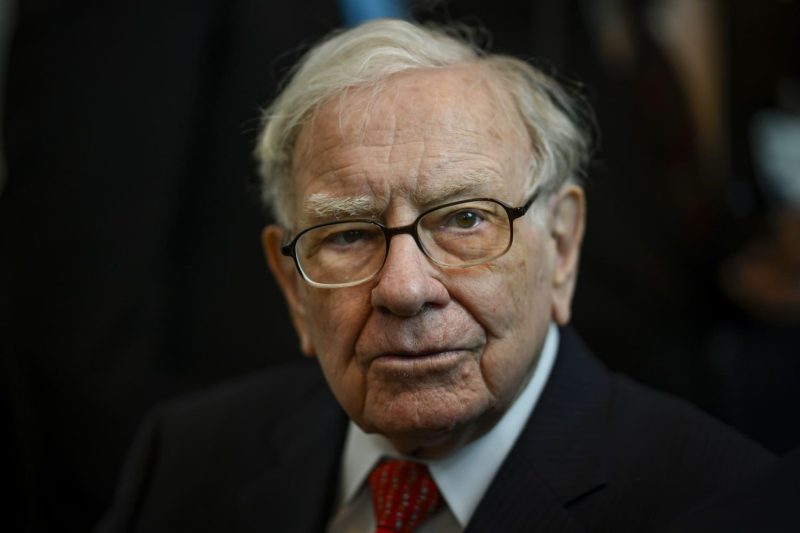 Buffett denies rumors after Trump shares wild claim that investor backs president crashing market
