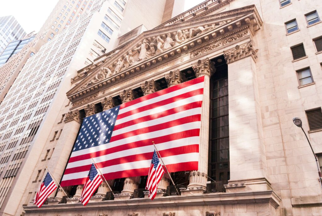 US stocks rebound as White House signals trade optimism with China