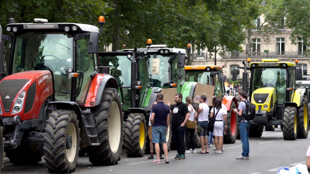 Macron under pressure as farmers’ Mercosur protest shuts down Paris traffic